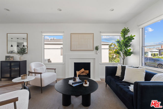 6129 W 76th Street, Los Angeles CA: https://media.crmls.org/mediaz/186d71d4-4366-4b6b-a1f7-63709729f422.jpg