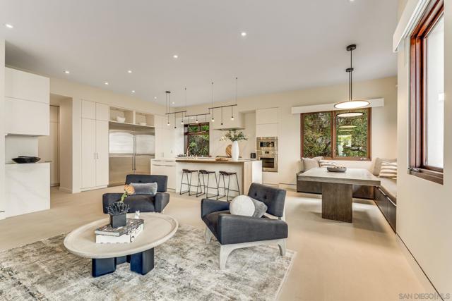 8070 La Jolla Scenic Dr N, La Jolla CA: https://media.crmls.org/mediaz/186e2153-074f-4e9b-b5fe-31e4082a588f.jpg