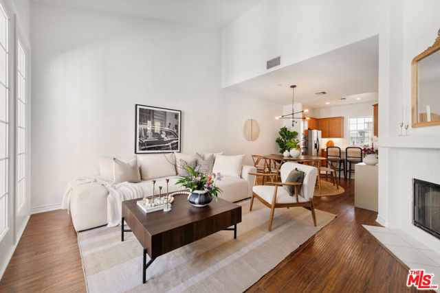 7101 Playa Vista Drive, Playa Vista CA: https://media.crmls.org/mediaz/186e5011-d727-461b-8086-afd4ebb89092.jpg