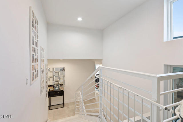 Detail Gallery Image 20 of 36 For 143 Foxtail Dr, Santa Monica,  CA 90402 - 4 Beds | 3/1 Baths