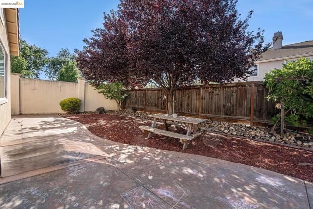 1839 Elizabeth Way, Brentwood CA: https://media.crmls.org/mediaz/186ed17c-f37c-4853-9564-9b44325f57f6.jpg