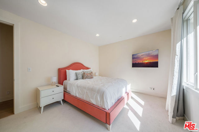 10148 Angelo Circle, Beverly Hills CA: https://media.crmls.org/mediaz/186f27e4-864e-4f82-8f82-e748c5dd81a8.jpg