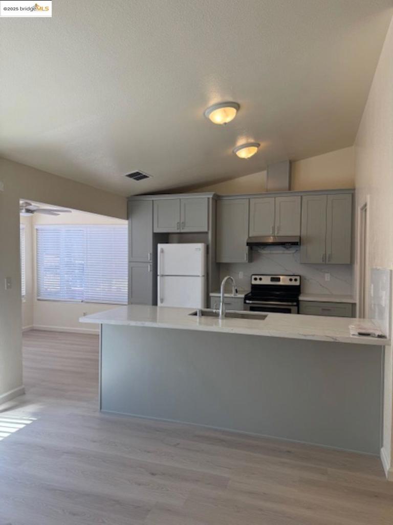 3323 Blythe Dr