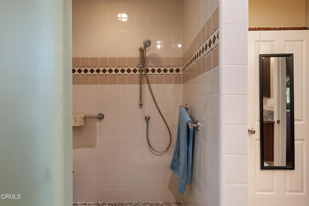 https://media.crmls.org/mediaz/186f64cd-18af-482d-a95d-6fe336440a48.jpg?preset=X-Large