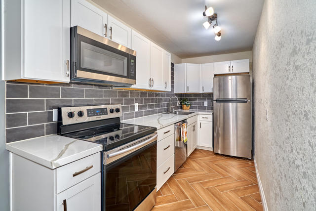 2875 N Los Felices Road, Palm Springs CA: https://media.crmls.org/mediaz/186f7b94-7885-4e8b-98b2-3dcc0fe08826.jpg