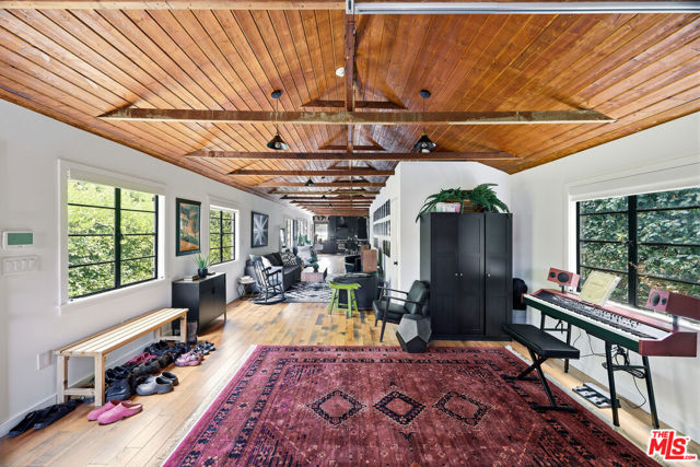 1 Bed Home for Sale in Los Angeles, California