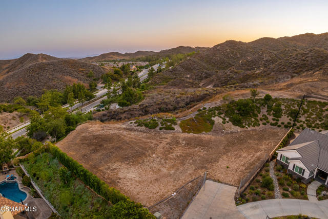 4221 Goldstone Lane, Simi Valley CA: https://media.crmls.org/mediaz/18704b77-fee7-4d8c-98f9-6394027af694.jpg