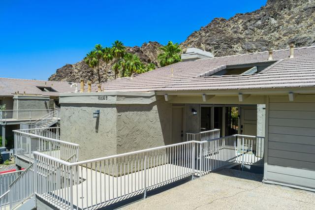 46638 Arapahoe Lane, Indian Wells CA: https://media.crmls.org/mediaz/18709ea8-5fc5-4563-9df7-8c4733ecb538.jpg