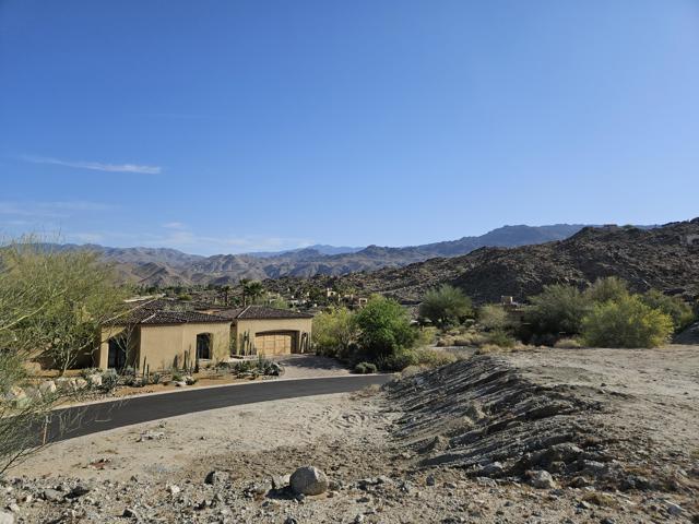 48315 Northridge Trail, Palm Desert CA: https://media.crmls.org/mediaz/1871208d-04aa-4e88-92d2-f483edcc013b.jpg