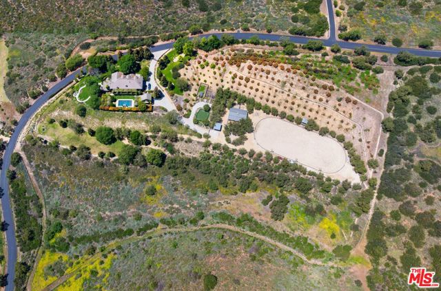 13418 Nightsky Drive, Camarillo CA: https://media.crmls.org/mediaz/187164e4-52fa-403b-b2e3-16194e1aaa76.jpg