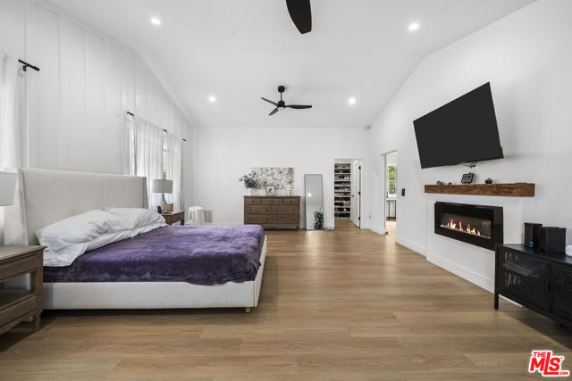 5656 Penfield Avenue, Woodland Hills CA: https://media.crmls.org/mediaz/1871728b-4482-479e-a88b-8b496efc1034.jpg