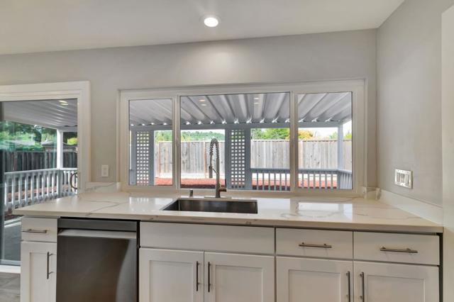 6097 Indian Avenue, San Jose CA: https://media.crmls.org/mediaz/18717797-4893-44e7-8d97-1176e7313f12.jpg