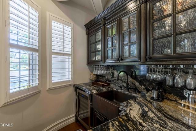 3007 Springbank Court, Bakersfield CA: https://media.crmls.org/mediaz/1871a7e6-7367-403d-afd6-52caf64b85b3.jpg