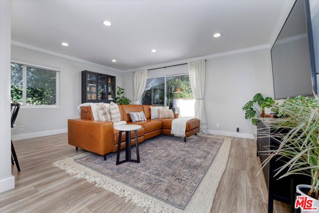 23351 Park Sorrento, Calabasas CA: https://media.crmls.org/mediaz/1872112e-272c-4db3-aafc-1bd86bcb2401.jpg