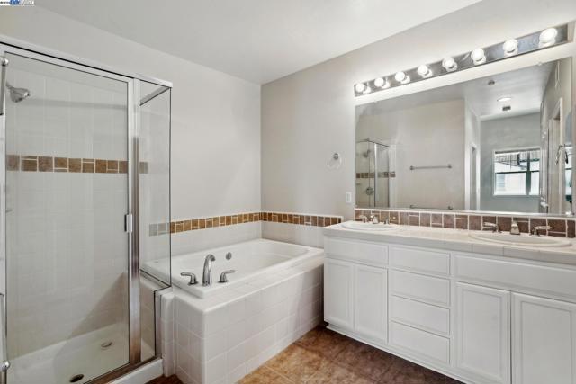 4225 Clarinbridge Cir, Dublin CA: https://media.crmls.org/mediaz/187242eb-bc63-4963-89bc-3ef281976ef0.jpg