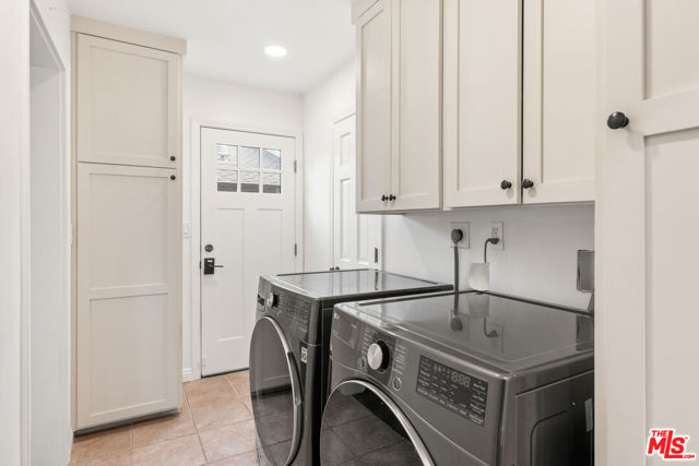 8247 Billowvista Drive, Playa del Rey CA: https://media.crmls.org/mediaz/187257da-389f-45ca-9fad-70b0ca22d071.jpg