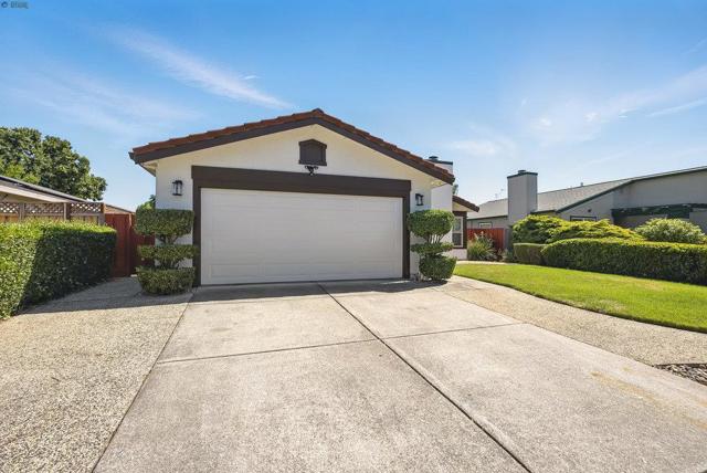 1180 Peterson Drive, Gilroy CA: https://media.crmls.org/mediaz/1872819e-2e5c-496d-94a7-189d93549377.jpg