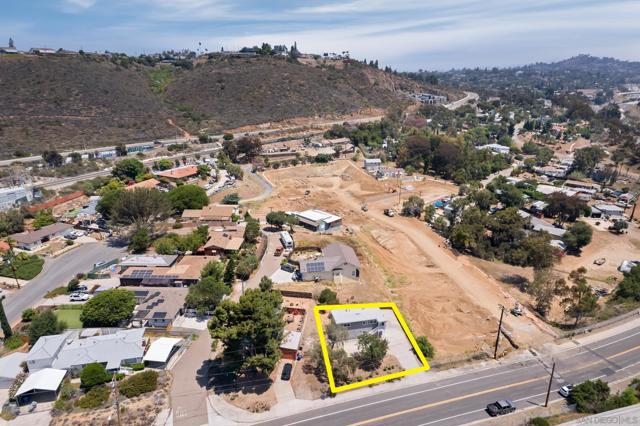 3754 56 Riviera Dr, La Mesa CA: https://media.crmls.org/mediaz/1872e224-465b-4fde-80b9-470030fc92a4.jpg