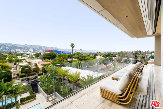 8899 Beverly Boulevard, Los Angeles CA: https://media.crmls.org/mediaz/1872f2af-ff26-4273-a776-94969222a84a.jpg