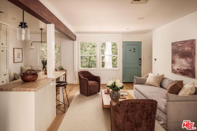 630 Brooks Avenue, Venice CA: https://media.crmls.org/mediaz/18730cd2-6716-4024-8672-eb86d26acfa2.jpg