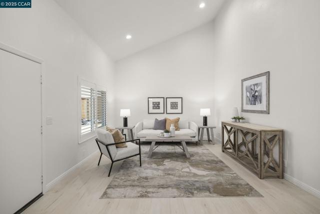 4513 Birch Bark Rd, Concord CA: https://media.crmls.org/mediaz/18737116-27e1-40b3-8f9d-366b7d60f8df.jpg