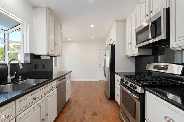 Detail Gallery Image 9 of 25 For 5632 Pembroke St, Ventura,  CA 93003 - 3 Beds | 2 Baths