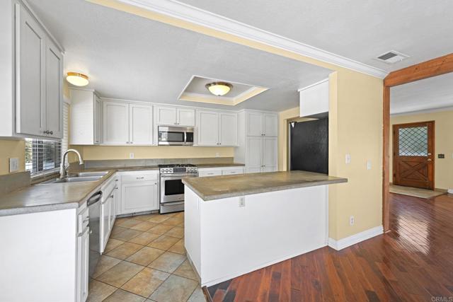 Detail Gallery Image 13 of 46 For 2835 Guajome Lake Rd, Oceanside,  CA 92057 - 3 Beds | 2 Baths
