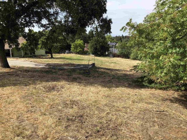 419 Las Lomas Way, Walnut Creek CA: https://media.crmls.org/mediaz/1873f522-cc8f-4627-95e9-f4b750c6d23f.jpg