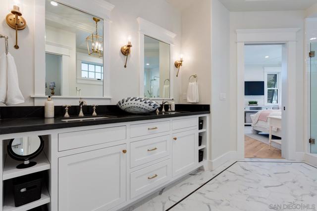 1048 Isabella Ave, Coronado CA: https://media.crmls.org/mediaz/18748400-7222-4190-a6f0-371b6651455c.jpg
