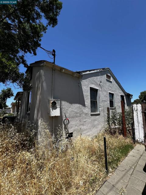 540 W Madill St, Antioch CA: https://media.crmls.org/mediaz/1874a57f-07c1-4931-8956-1a64b1b17a72.jpg