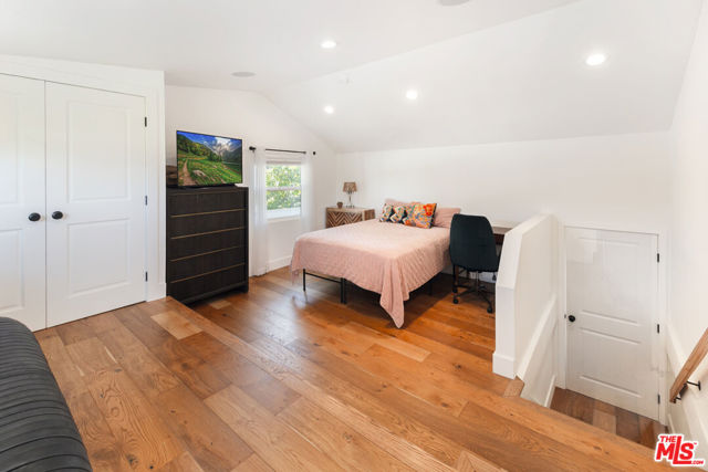 5433 Tampa Avenue, Tarzana CA: https://media.crmls.org/mediaz/1874f083-cb8d-46a1-a5dd-d38c4406a7f7.jpg