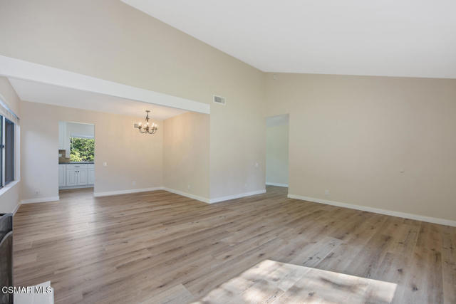 1368 Sheffield Place, Thousand Oaks CA: https://media.crmls.org/mediaz/18758f7c-2967-442e-bcfe-1b4332cf38e2.jpg
