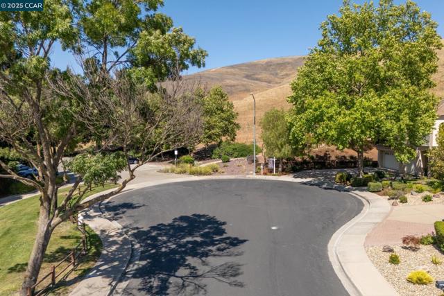 125 Coriander Ct, San Ramon CA: https://media.crmls.org/mediaz/1876a562-1bec-4823-b396-030ab9dcba64.jpg
