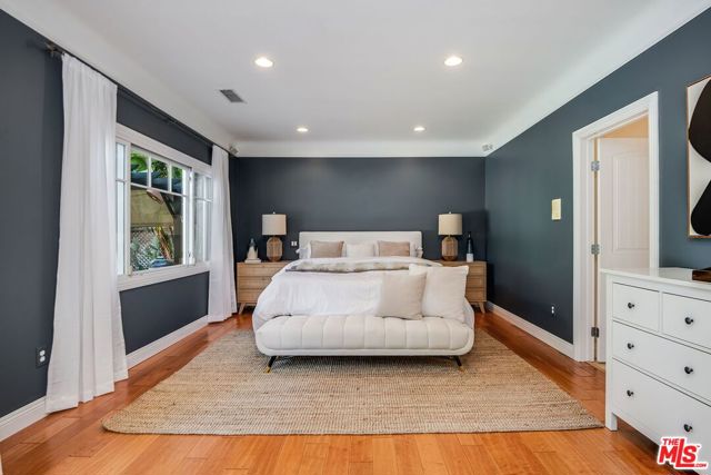 4538 Lemp Avenue, Studio City CA: https://media.crmls.org/mediaz/1877c89b-5114-4438-b30e-bf57646043cc.jpg