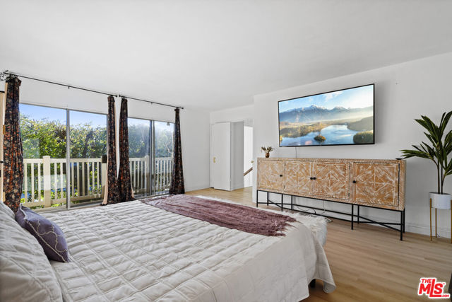 5245 Coldwater Canyon Avenue, Sherman Oaks CA: https://media.crmls.org/mediaz/18781402-a539-4c39-9cce-15a3bf7d58a3.jpg