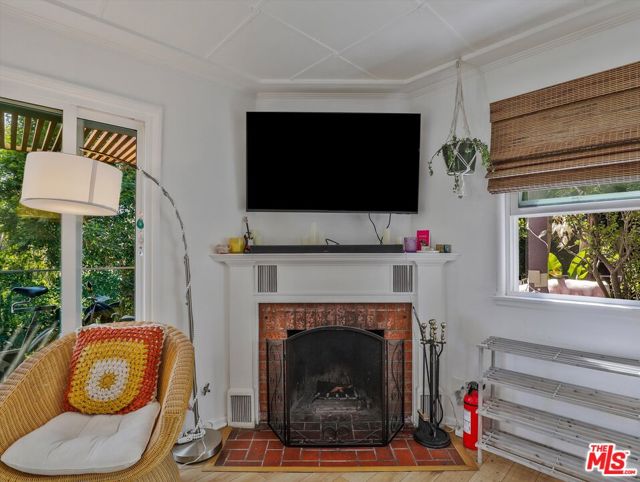 6921 Paseo Del Serra Drive, Los Angeles CA: https://media.crmls.org/mediaz/1878fd90-13a5-483c-9e48-5321cd66b75c.jpg