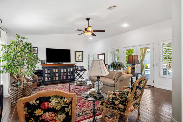 52775 Avenida Bermudas, La Quinta CA: https://media.crmls.org/mediaz/18795549-40c7-4ca4-9259-2aa251cb30cd.jpg