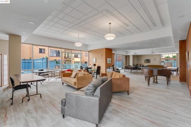 2550 Dana St, Berkeley CA: https://media.crmls.org/mediaz/1879b7bd-36b4-495a-9b52-5382f7c15ecc.jpg