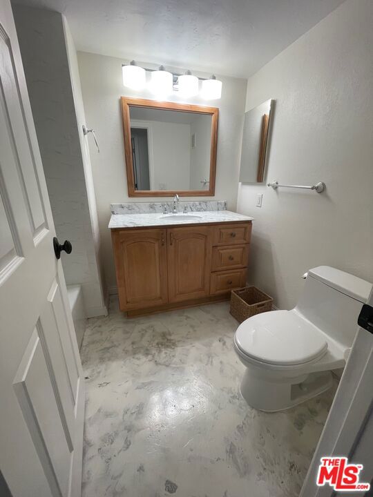 23502 Coso, Mission Viejo CA: https://media.crmls.org/mediaz/187a4db6-fd30-41e1-84d4-db89facc6078.jpg