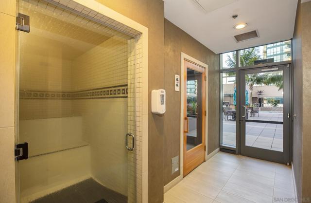 550 Front St, San Diego CA: https://media.crmls.org/mediaz/187a865c-65f4-4320-9d32-fa19c5d76e57.jpg