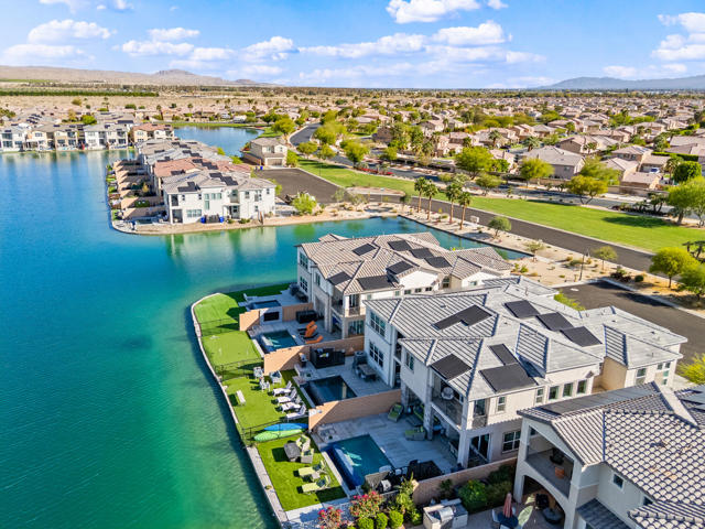 43240 Pietra Court, Indio CA: https://media.crmls.org/mediaz/187bf5b4-9389-488c-b396-a32c64146e0d.jpg