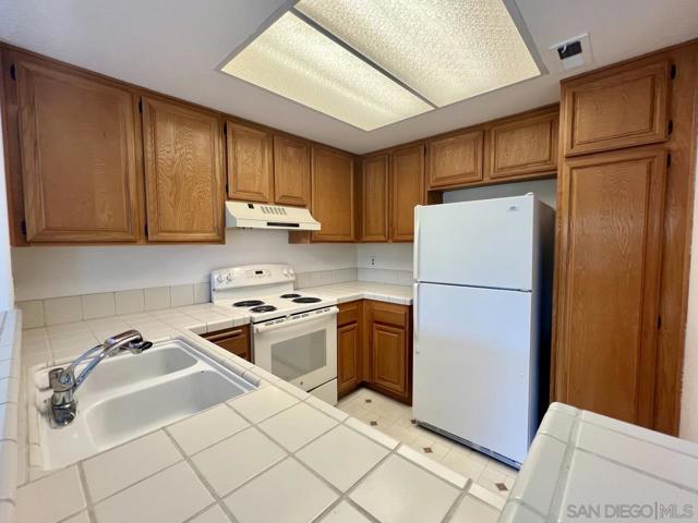 9995 Scripps Westview Way, San Diego CA: https://media.crmls.org/mediaz/187c0b64-0ff9-4ce4-8fad-2b2bcfc25f22.jpg