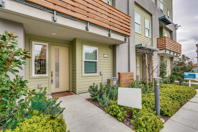 536 SoMi Court, Hayward CA: https://media.crmls.org/mediaz/187c3c0b-4dc7-455f-ab4b-8735389f6698.jpg