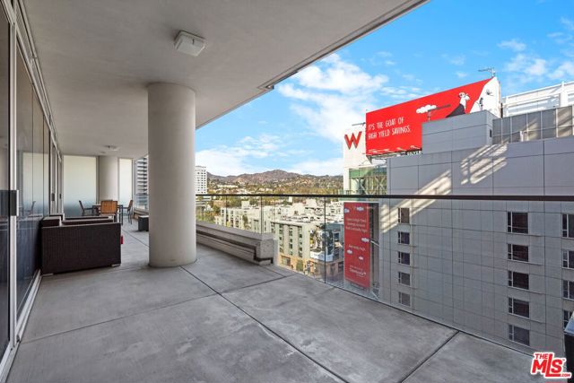 6250 Hollywood Boulevard, Los Angeles CA: https://media.crmls.org/mediaz/187d331a-d434-4506-8472-f64df6cedcbd.jpg