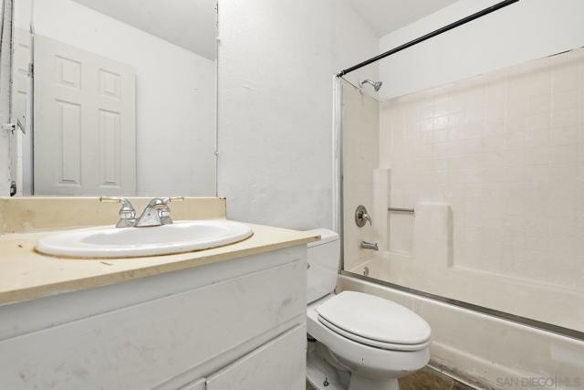 1225 N Broadway, Escondido CA: https://media.crmls.org/mediaz/187d9740-7415-45be-af8b-7b3a717a65d7.jpg