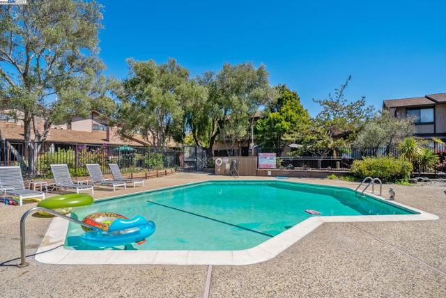 1230 Ballena Blvd, Alameda CA: https://media.crmls.org/mediaz/187db1dc-f9d3-4cac-8ac6-f9495bb45f93.jpg