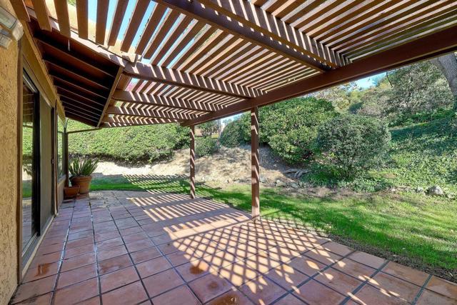 2032 David Dr, Escondido CA: https://media.crmls.org/mediaz/187db668-aa4b-4cf0-80ee-07a422eb243e.jpg