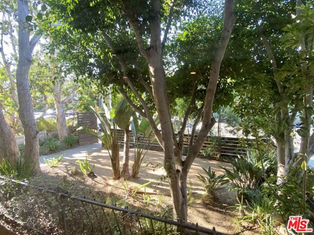 834 Bay Street, 1 photo 2