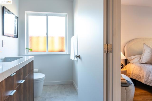 207 Cambridge Ave, Kensington CA: https://media.crmls.org/mediaz/187e7e5e-c1ef-4e75-b716-fa53de67060b.jpg