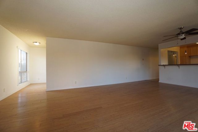 1033 6TH Street, Santa Monica CA: https://media.crmls.org/mediaz/187e8e38-5e49-4f55-845c-f510ffe8cab5.jpg